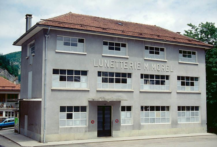 Ancien atelier du celluloïd (lunetterie M. Morel). © Laurent Poupard / Région Bourgogne-Franche-Comté, Inventaire du patrimoine - 1991 Ancien atelier du celluloïd (lunetterie M. Morel). © Laurent Poupard / Région Bourgogne-Franche-Comté, Inventaire du patrimoine - 1991