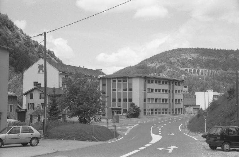 Façade antérieure du bâtiment de 1977. © Laurent Poupard / Région Bourgogne-Franche-Comté, Inventaire du patrimoine - 1991 Façade antérieure du bâtiment de 1977. © Laurent Poupard / Région Bourgogne-Franche-Comté, Inventaire du patrimoine - 1991