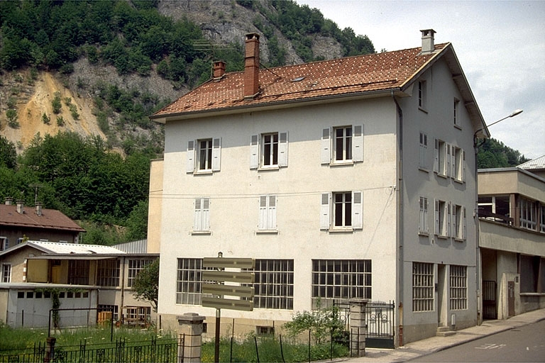 Vue d'ensemble sur l'avenue Charles de Gaulle. © Laurent Poupard / Région Bourgogne-Franche-Comté, Inventaire du patrimoine - 1991