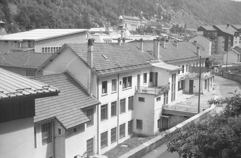 Façade postérieure de trois quarts gauche. © Laurent Poupard / Région Bourgogne-Franche-Comté, Inventaire du patrimoine - 1991 Façade postérieure de trois quarts gauche. © Laurent Poupard / Région Bourgogne-Franche-Comté, Inventaire du patrimoine - 1991