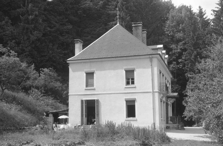 Façade latérale gauche du logement patronal. © Laurent Poupard / Région Bourgogne-Franche-Comté, Inventaire du patrimoine - 1991 Façade latérale gauche du logement patronal. © Laurent Poupard / Région Bourgogne-Franche-Comté, Inventaire du patrimoine - 1991