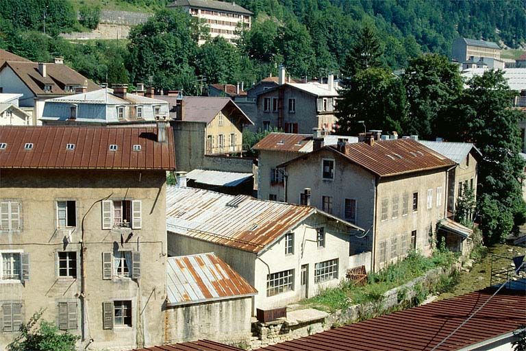 Façade latérale droite de l'atelier de fabrication et ancienne fonderie, sur la Bienne. © Laurent Poupard / Région Bourgogne-Franche-Comté, Inventaire du patrimoine - 1991