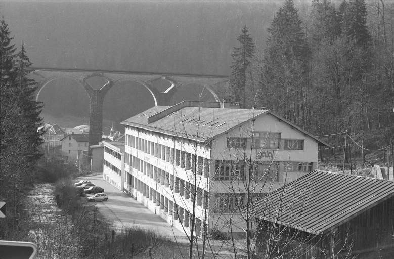 Vue d'ensemble depuis le nord-est. © Laurent Poupard / Région Bourgogne-Franche-Comté, Inventaire du patrimoine - 1991 Vue d'ensemble depuis le nord-est. © Laurent Poupard / Région Bourgogne-Franche-Comté, Inventaire du patrimoine - 1991