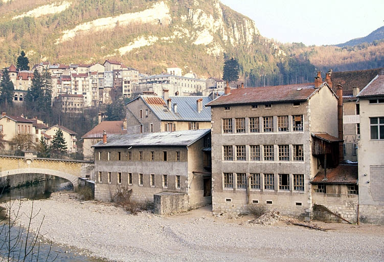 Séchoir à ébauchons et atelier de fabrication : façade postérieure. © Laurent Poupard / Région Bourgogne-Franche-Comté, Inventaire du patrimoine - 1991