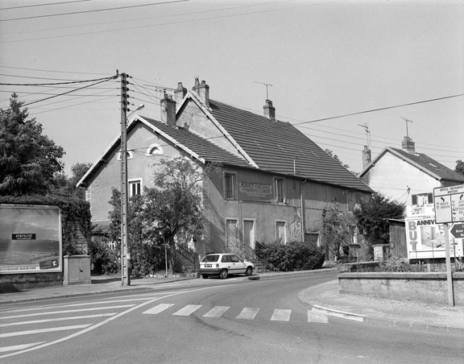 Vue d'ensemble, de trois quarts gauche. © Yves Sancey / Région Bourgogne-Franche-Comté, Inventaire du patrimoine - 1991