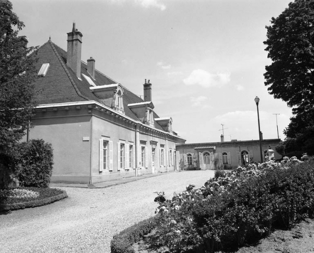 Vue d'ensemble du musée, de trois quarts gauche. © Yves Sancey / Région Bourgogne-Franche-Comté, Inventaire du patrimoine - 1991