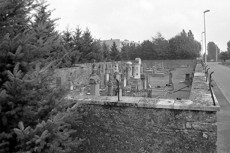 Vue d'ensemble, de trois quarts gauche. © Yves Sancey / Région Bourgogne-Franche-Comté, Inventaire du patrimoine - 1991