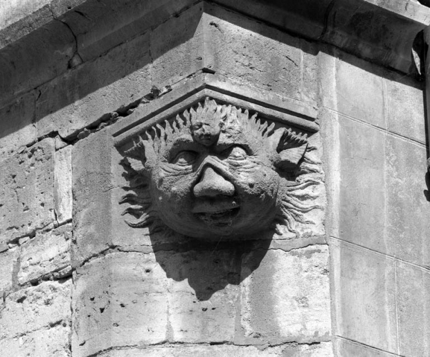 Bas-côté droit : détail d'une sculpture ornementale. © Yves Sancey / Région Bourgogne-Franche-Comté, Inventaire du patrimoine - 1991
