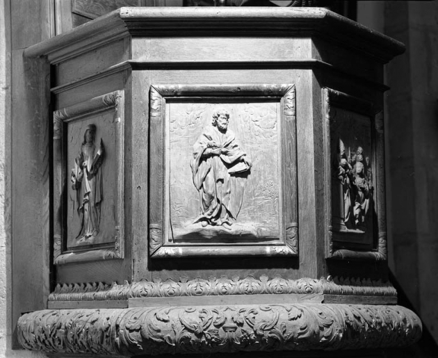 Détail de deux panneaux de la cuve : la prophétesse Anne ? et un prophète ?. © Yves Sancey / Région Bourgogne-Franche-Comté, Inventaire du patrimoine - 1991