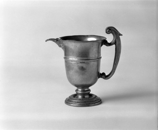 Aiguière, de face. © Yves Sancey / Région Bourgogne-Franche-Comté, Inventaire du patrimoine - 1991