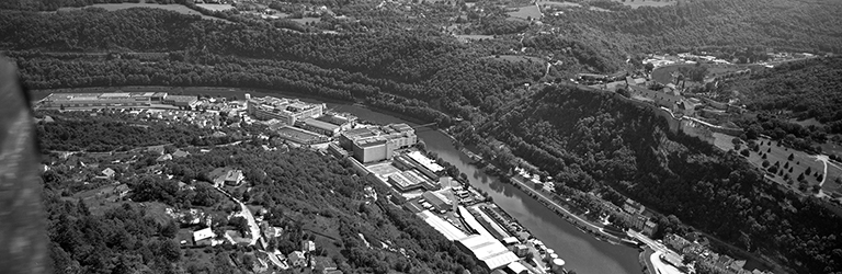 Vue aérienne panoramique depuis le nord. © Jean-Pierre Bévalot / Région Bourgogne-Franche-Comté, Inventaire du patrimoine - 1992