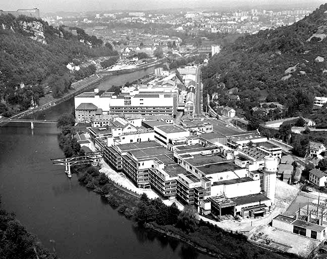 Vue plongeante sur les ateliers de filature et d'étirage nylon et tergal (V). © Yves Sancey / Région Bourgogne-Franche-Comté, Inventaire du patrimoine - 1992