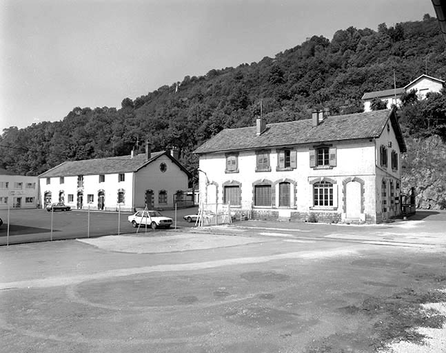 Usine B : entrepôt de matériel et logements. © Yves Sancey / Région Bourgogne-Franche-Comté, Inventaire du patrimoine - 1992