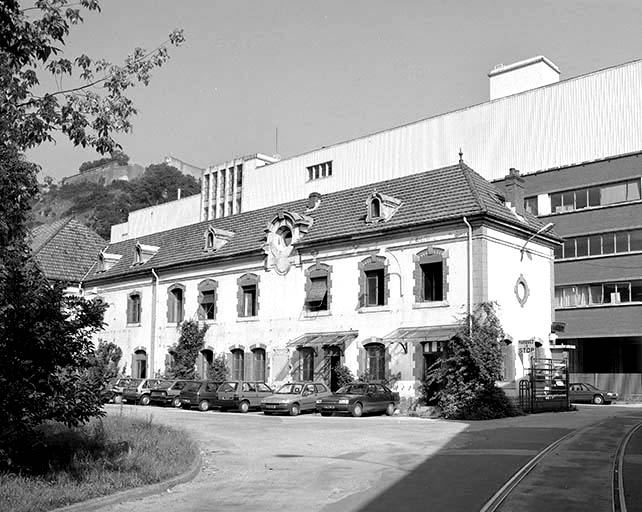 Façade sur cour de l'extrémité orientale des bureaux. © Yves Sancey / Région Bourgogne-Franche-Comté, Inventaire du patrimoine - 1992