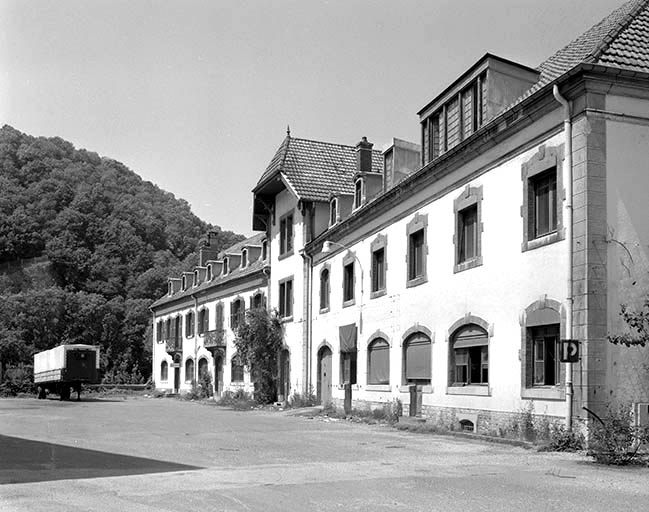Façade sur cour de l'extrémité occidentale des bureaux. © Yves Sancey / Région Bourgogne-Franche-Comté, Inventaire du patrimoine - 1992