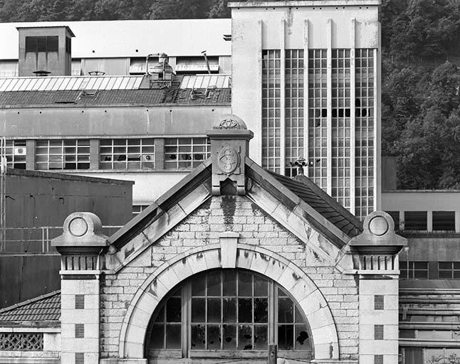Fronton de la chaufferie. © Yves Sancey / Région Bourgogne-Franche-Comté, Inventaire du patrimoine - 1992