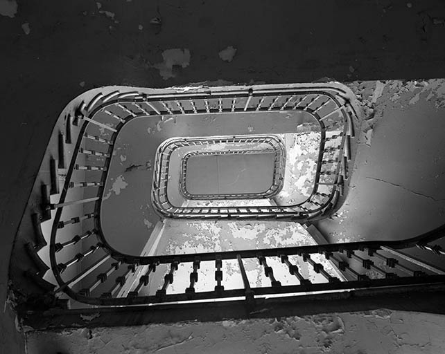 Escalier de la cantine. © Yves Sancey / Région Bourgogne-Franche-Comté, Inventaire du patrimoine - 1992