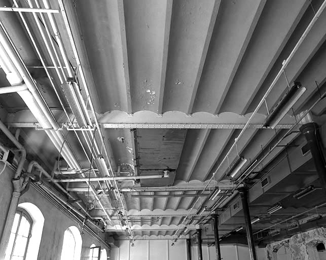Voûtains formant le plafond de l'ancien atelier au 1er étage de la cantine. © Yves Sancey / Région Bourgogne-Franche-Comté, Inventaire du patrimoine - 1992