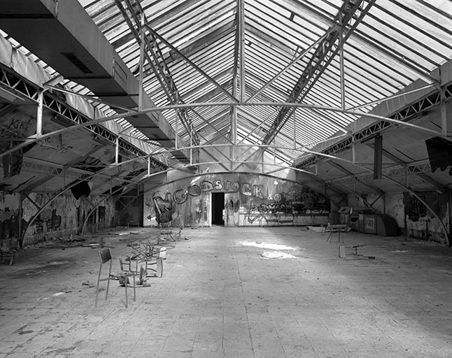 Charpente métallique et verrière de la cantine. © Yves Sancey / Région Bourgogne-Franche-Comté, Inventaire du patrimoine - 1992