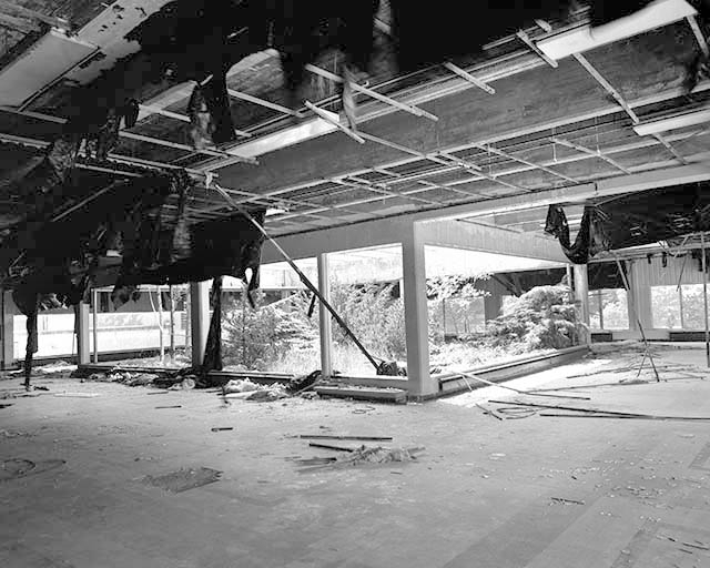 Intérieur de la cantine et jardin suspendu. © Yves Sancey / Région Bourgogne-Franche-Comté, Inventaire du patrimoine - 1992