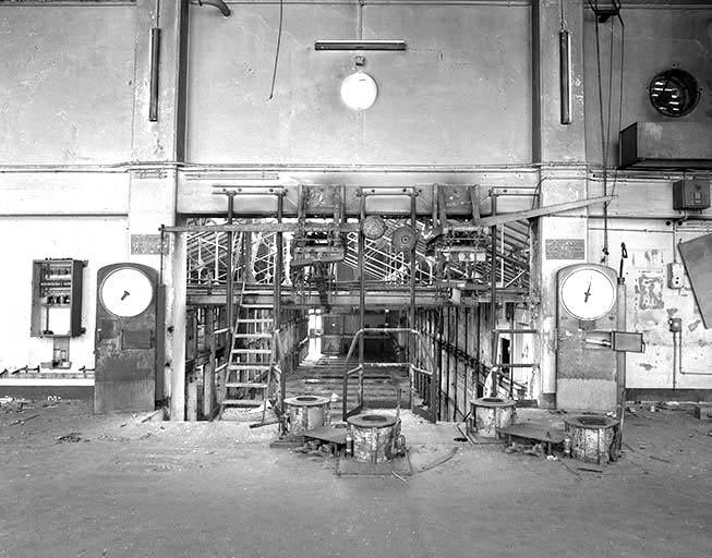 Balances du centre de commande des filatures tergal et nylon [TF1 et NF1 à 3]. © Yves Sancey / Région Bourgogne-Franche-Comté, Inventaire du patrimoine - 1992