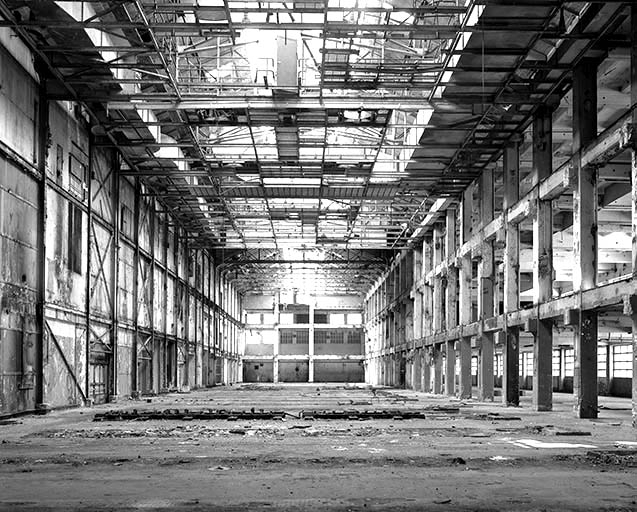 Intérieur des filatures, avec le centre de commande en fond. © Yves Sancey / Région Bourgogne-Franche-Comté, Inventaire du patrimoine - 1992