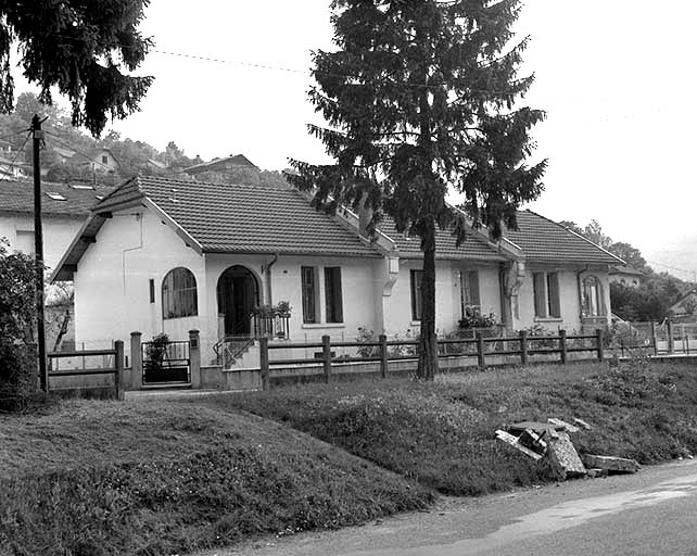 Maison de type I (5, cité Rhodiacéta), vue de trois quarts gauche. © Yves Sancey / Région Bourgogne-Franche-Comté, Inventaire du patrimoine - 1992
