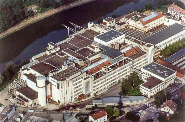Vue aérienne de l'usine A depuis l'est. © Jean-Pierre Bévalot / Région Bourgogne-Franche-Comté, Inventaire du patrimoine - 1992