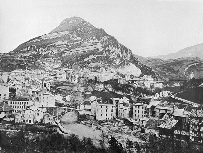 Vue d'ensemble du quartier avant la construction de l'usine. © Jérôme  Mongreville (reproduction) / Région Bourgogne-Franche-Comté, Inventaire du patrimoine - 1992