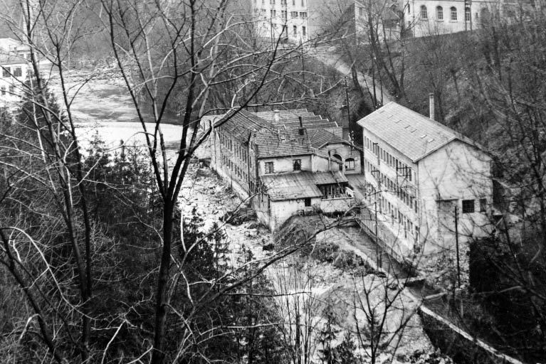 [Vue d'ensemble de l'usine depuis le sud-ouest dans le 2e quart du 20e siècle]. © Jérôme  Mongreville (reproduction) / Région Bourgogne-Franche-Comté, Inventaire du patrimoine - 1992