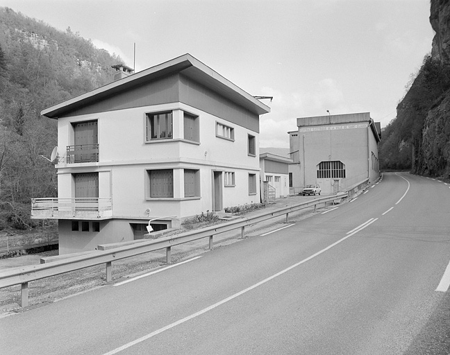 Logement d'ouvriers et centrale. © Jérôme Mongreville / Région Bourgogne-Franche-Comté, Inventaire du patrimoine - 1992