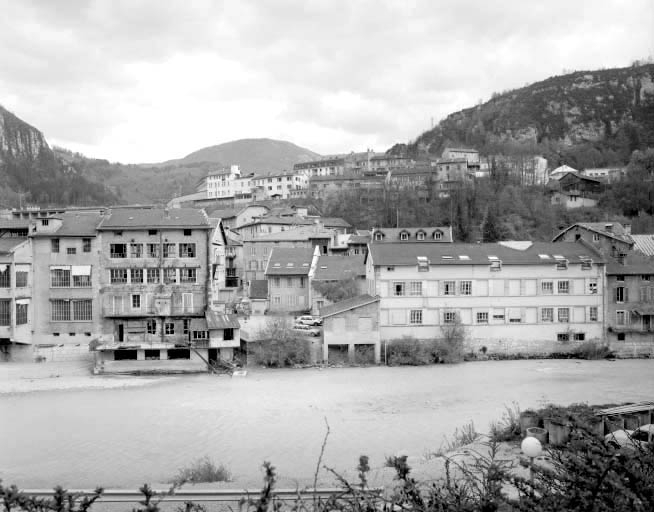 Vue d'ensemble depuis l'ouest. © Jérôme Mongreville / Région Bourgogne-Franche-Comté, Inventaire du patrimoine - 1992