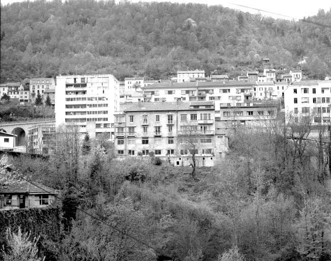 Vue d'ensemble depuis l'est. © Jérôme Mongreville / Région Bourgogne-Franche-Comté, Inventaire du patrimoine - 1992