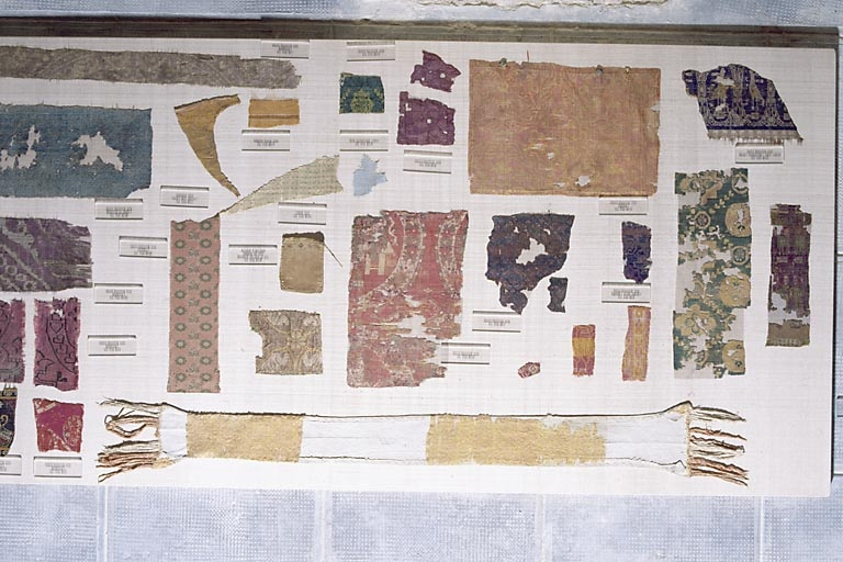 Ensemble des morceaux de tissu. © Jérôme Mongreville / Région Bourgogne-Franche-Comté, Inventaire du patrimoine - 1992