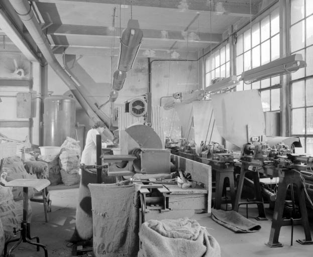Intérieur de l'atelier d'ébauchage. © Jérôme Mongreville / Région Bourgogne-Franche-Comté, Inventaire du patrimoine - 1992