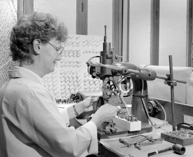 Marquage d'une pipe. © Jérôme Mongreville / Région Bourgogne-Franche-Comté, Inventaire du patrimoine - 1992