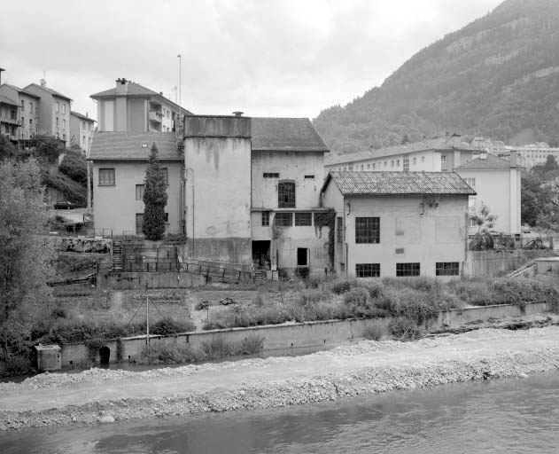 Façade postérieure. © Jérôme Mongreville / Région Bourgogne-Franche-Comté, Inventaire du patrimoine - 1992