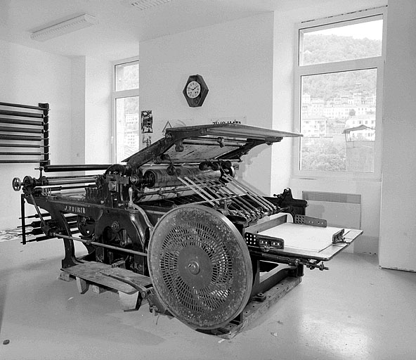 Presse Voirin dans le nouveau local de l'imprimerie. © Jérôme Mongreville / Région Bourgogne-Franche-Comté, Inventaire du patrimoine - 1992