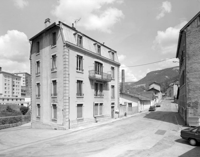 Logement et façades sur la rue du Faubourg des Moulins. © Jérôme Mongreville / Région Bourgogne-Franche-Comté, Inventaire du patrimoine - 1992