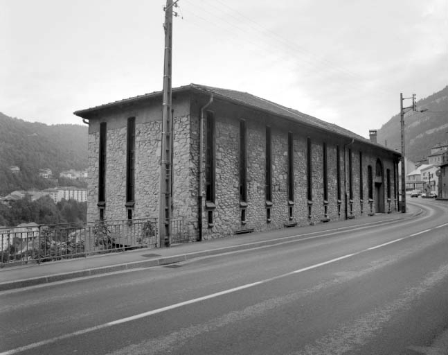Façades antérieure et latérale droite du séchoir à ébauchons. © Jérôme Mongreville / Région Bourgogne-Franche-Comté, Inventaire du patrimoine - 1992