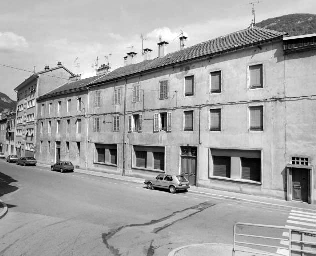 Immeubles n° 22 et 24 de trois quarts droite. © Jérôme Mongreville / Région Bourgogne-Franche-Comté, Inventaire du patrimoine - 1992