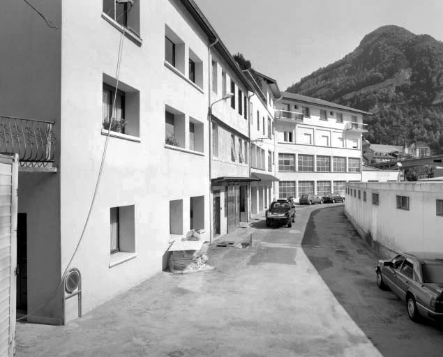 Façade antérieure de l'usine, de trois quarts gauche. © Jérôme Mongreville / Région Bourgogne-Franche-Comté, Inventaire du patrimoine - 1992