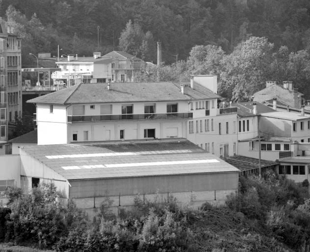 Façade postérieure de l'usine, de trois quarts gauche. © Jérôme Mongreville / Région Bourgogne-Franche-Comté, Inventaire du patrimoine - 1992