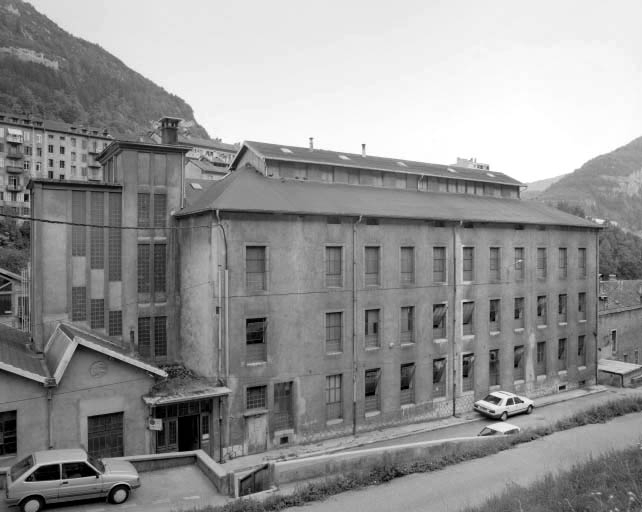 Taillerie Dalloz : façade antérieure de trois quarts gauche. © Jérôme Mongreville / Région Bourgogne-Franche-Comté, Inventaire du patrimoine - 1992 Taillerie Dalloz : façade antérieure de trois quarts gauche. © Jérôme Mongreville / Région Bourgogne-Franche-Comté, Inventaire du patrimoine - 1992