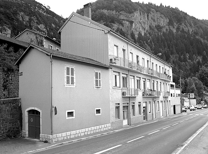 Façade antérieure de trois quarts gauche. © Jérôme Mongreville / Région Bourgogne-Franche-Comté, Inventaire du patrimoine - 1992
