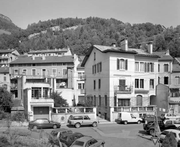 Façades sur la rue du Lieutenant Froidurot. © Jérôme Mongreville / Région Bourgogne-Franche-Comté, Inventaire du patrimoine - 1992