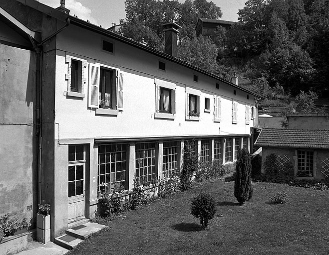 Façade antérieure de l'atelier de fabrication, de trois quarts gauche. © Jérôme Mongreville / Région Bourgogne-Franche-Comté, Inventaire du patrimoine - 1992