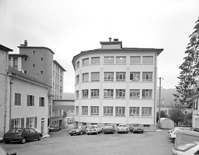 Usines depuis la Place centrale. © Jérôme Mongreville / Région Bourgogne-Franche-Comté, Inventaire du patrimoine - 1992