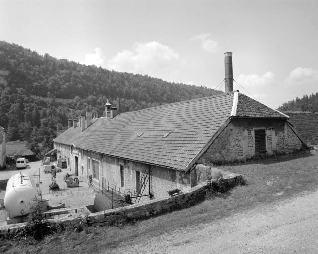 Aile sud, vue de trois quarts droit. © Yves Sancey / Région Bourgogne-Franche-Comté, Inventaire du patrimoine - 1992