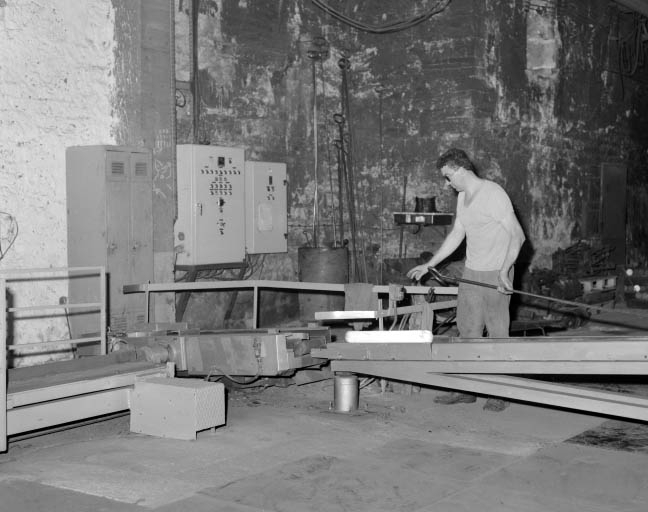 Transport de la billette chaude. © Yves Sancey / Région Bourgogne-Franche-Comté, Inventaire du patrimoine - 1992